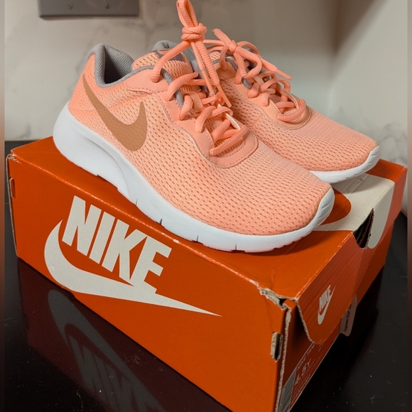 Nike Tanjun (GS)  Girl's Youth Sneakers Size 4.5Y NIB MSRP $60 - Picture 3 of 8
